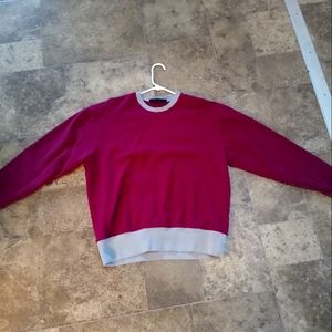 Underarmor Crewneck, made out of cotton. Never worn and a Men's Medium